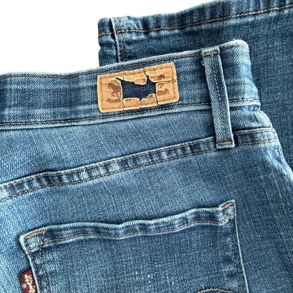 Levi's 525 Perfect Waist Straight Leg Jeans - Picture 11 of 14